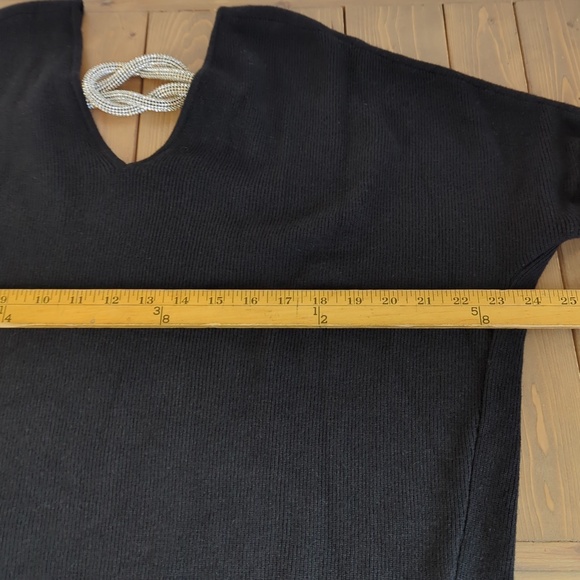 Frank Lyman V-neck Thigh-length Pullover Sweater - Picture 9 of 13